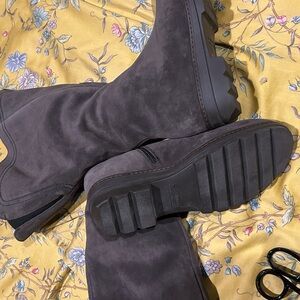 La Canadienne Women's Gray Suede Boots